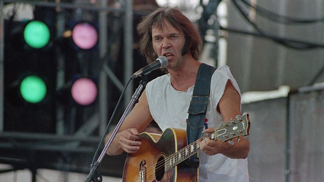 Neil Young ‘Harvest’ Terima Konser Penghormatan di Paris
